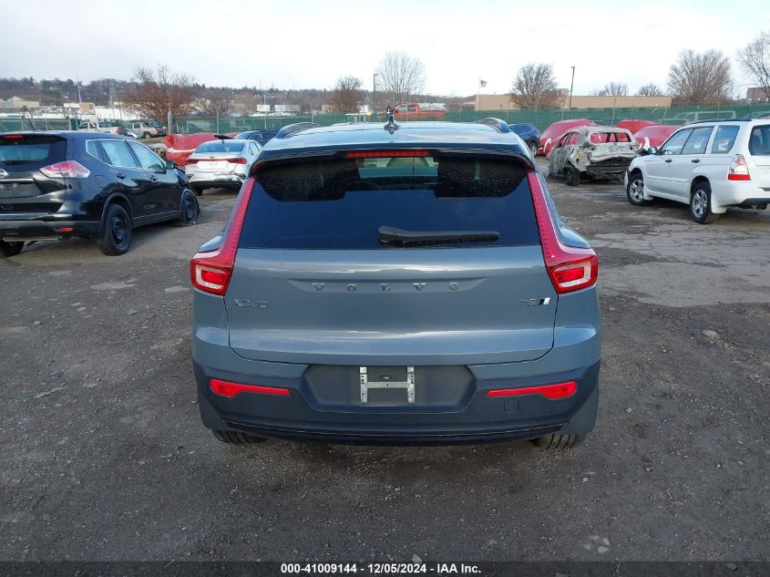 2022 Volvo Xc40 T5 R-Design VIN: YV4162UM0N2673732 Lot: 41009144