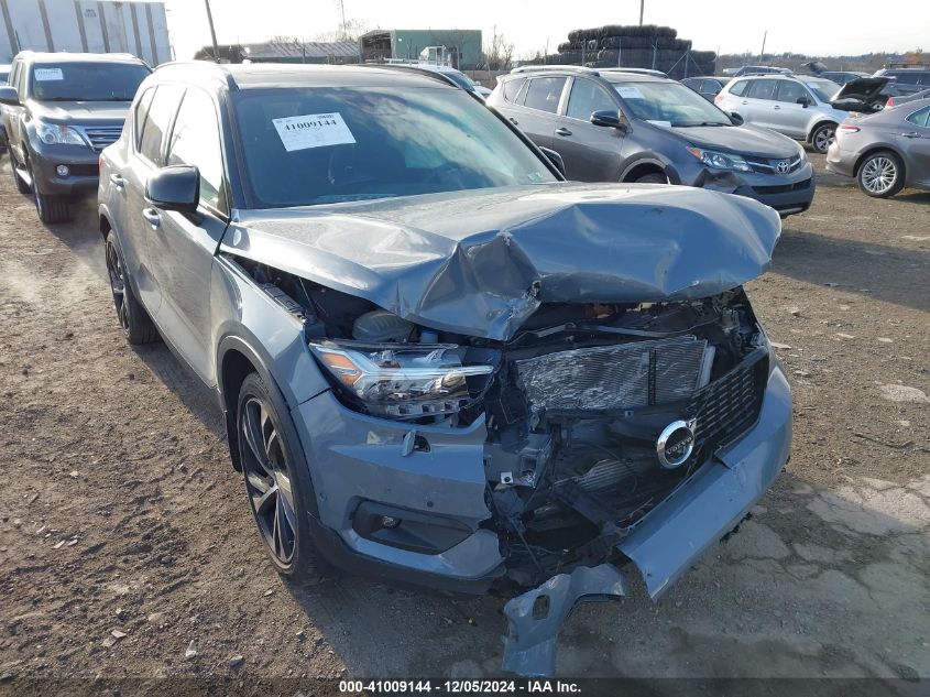 2022 Volvo Xc40 T5 R-Design VIN: YV4162UM0N2673732 Lot: 41009144