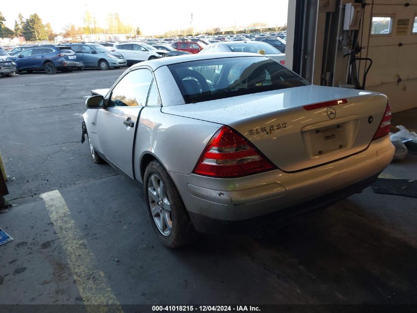 1998 Mercedes-Benz Slk 230 VIN: WDBKK47F4WF011110 Lot: 41018215