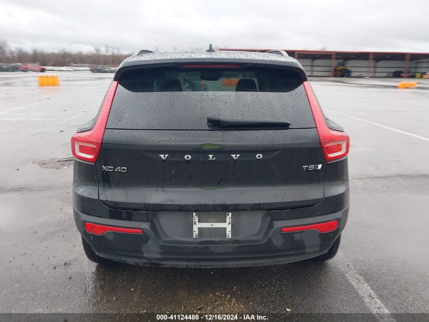 2021 Volvo Xc40 T5 R-Design VIN: YV4162UM8M2563672 Lot: 41124488