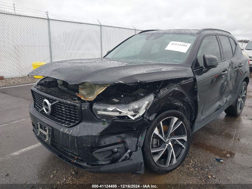 2021 Volvo Xc40 T5 R-Design VIN: YV4162UM8M2563672 Lot: 41124488