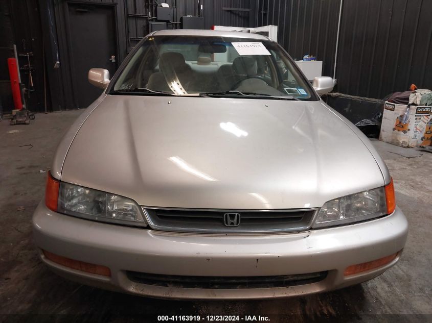 1996 Honda Accord Value VIN: 1HGCD5690TA250844 Lot: 41163919