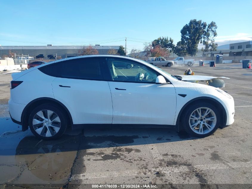 2022 Tesla Model Y Long Range Dual Motor All-Wheel Drive VIN: 7SAYGDEE4NF360183 Lot: 41176039