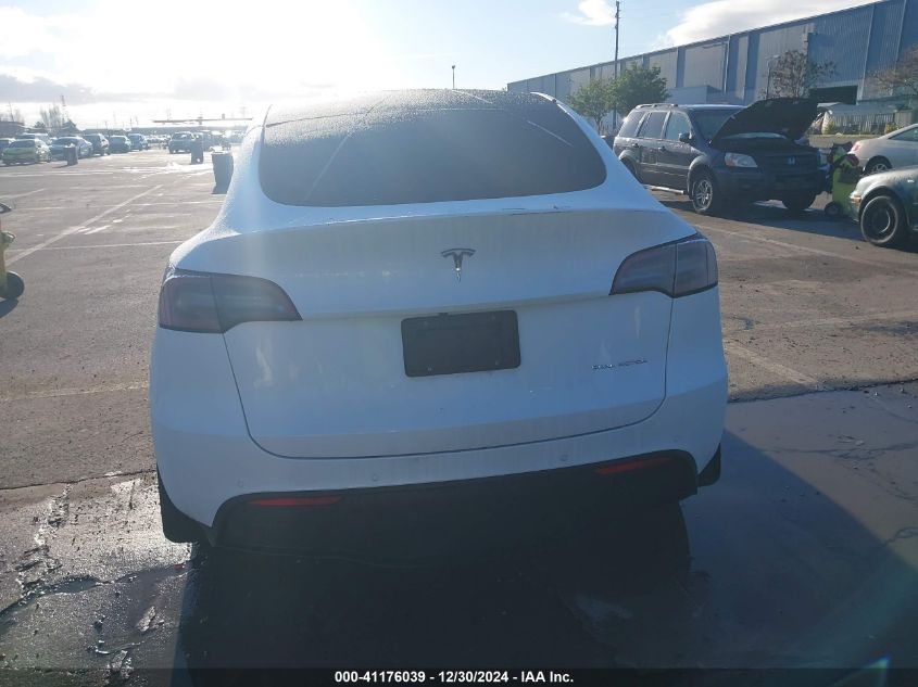 2022 Tesla Model Y Long Range Dual Motor All-Wheel Drive VIN: 7SAYGDEE4NF360183 Lot: 41176039