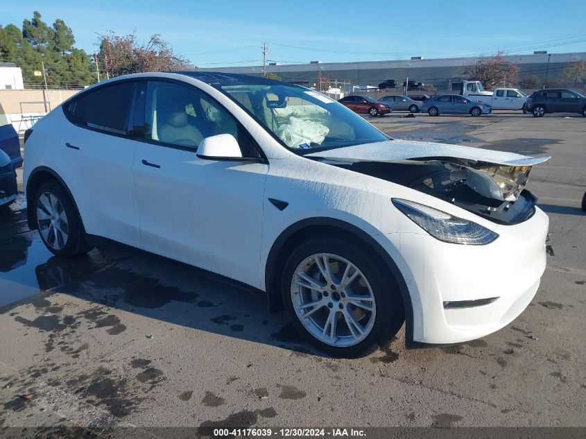 2022 Tesla Model Y Long Range Dual Motor All-Wheel Drive VIN: 7SAYGDEE4NF360183 Lot: 41176039