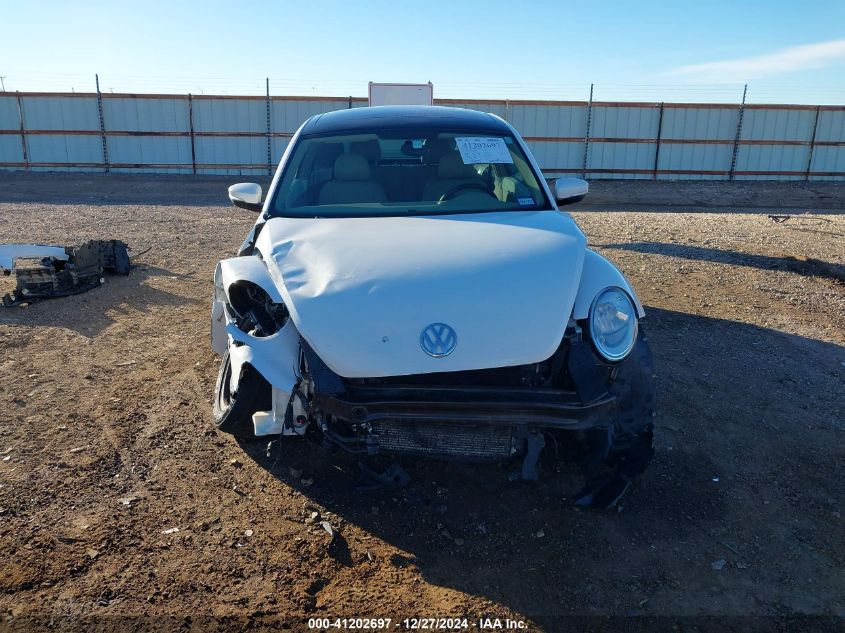 2013 Volkswagen Beetle 2.5L VIN: 3VWJX7AT3DM660437 Lot: 41202697