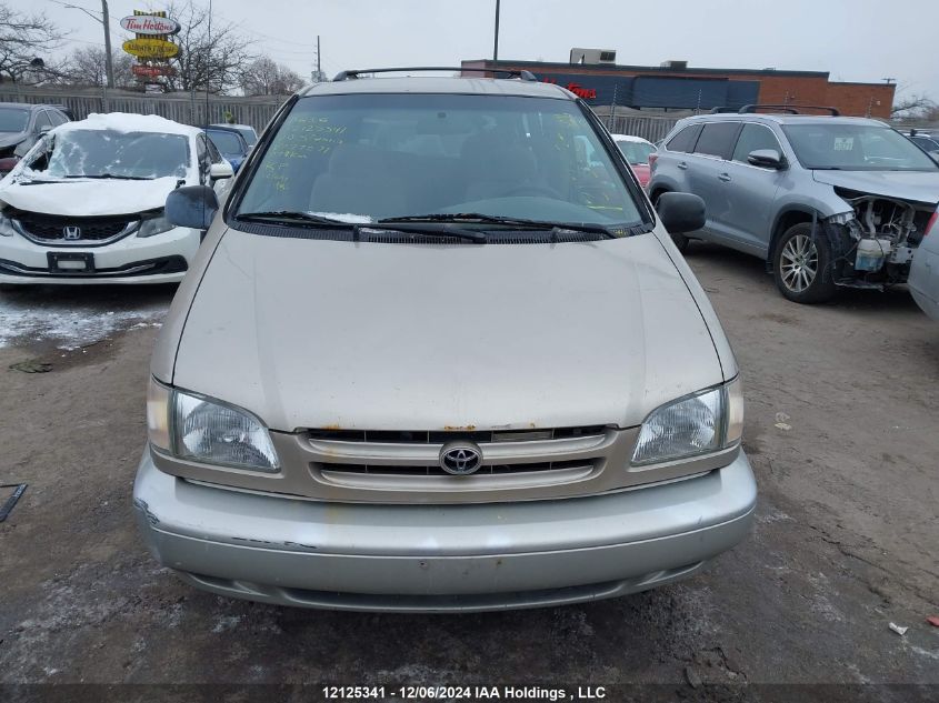 2000 Toyota Sienna Le/Xle VIN: 4T3ZF13C1YU277071 Lot: 12125341