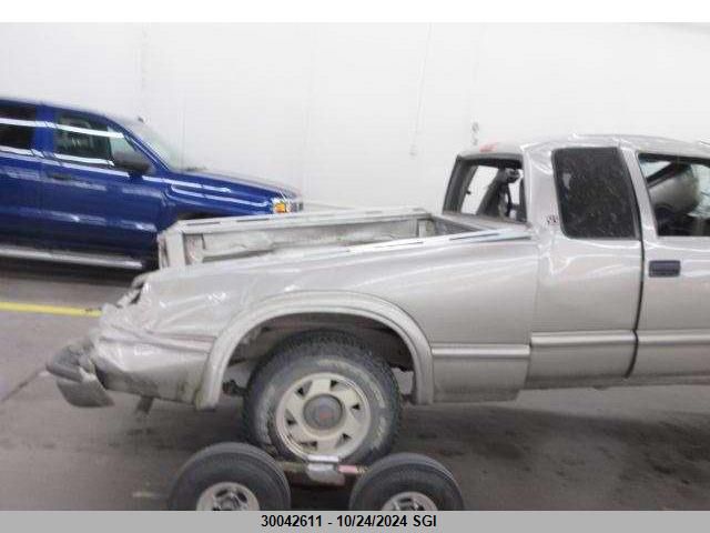 1998 GMC Sonoma VIN: 1GTCS19X3W8512021 Lot: 30042611